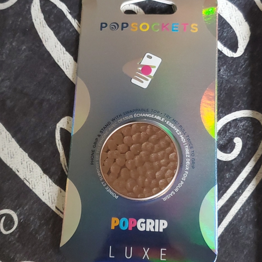 Pop socket gold sealed to hold your phone